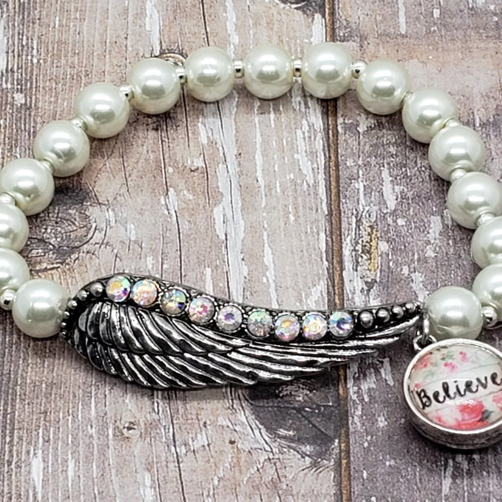 Wing BELIEVE Bubble Charm Stretch Bracele